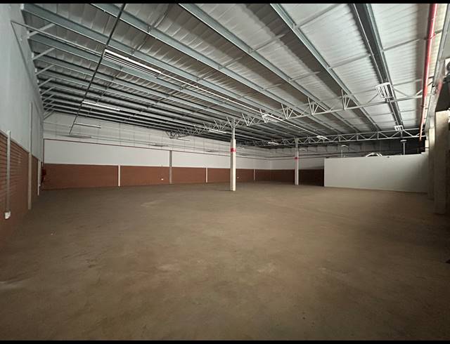868M² WAREHOUSE TO LET IN CLAYVILLE